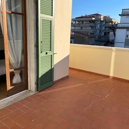 Accogliente Camera Singola Con Balcone A 500 Mt Dal Mare Marina Di Carrara Exterior photo