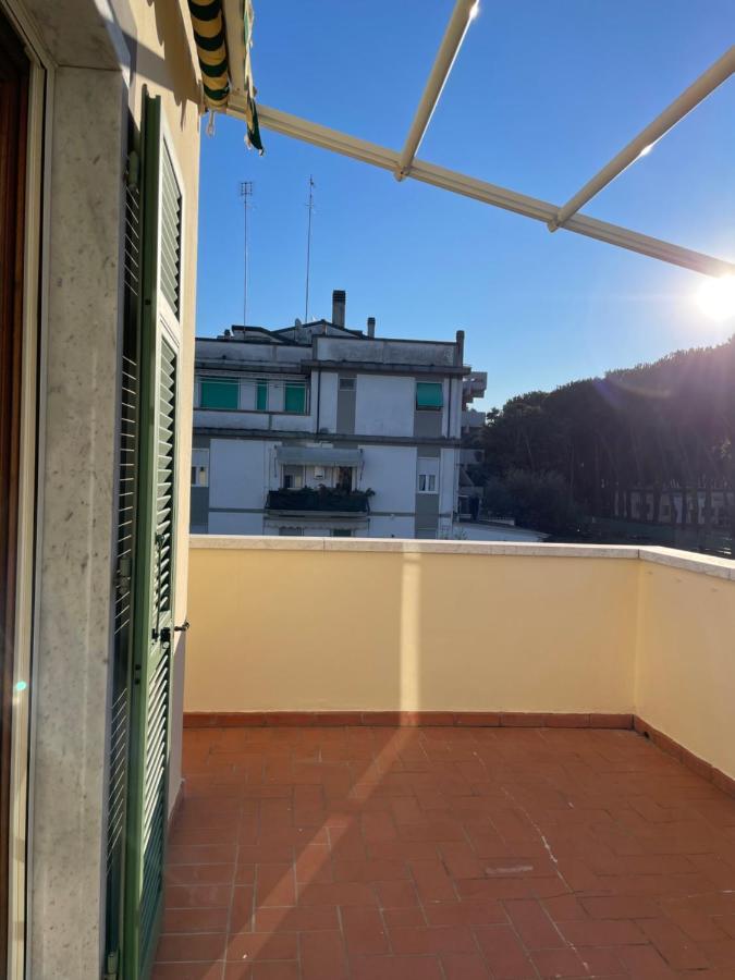 Accogliente Camera Singola Con Balcone A 500 Mt Dal Mare Marina Di Carrara Exterior photo